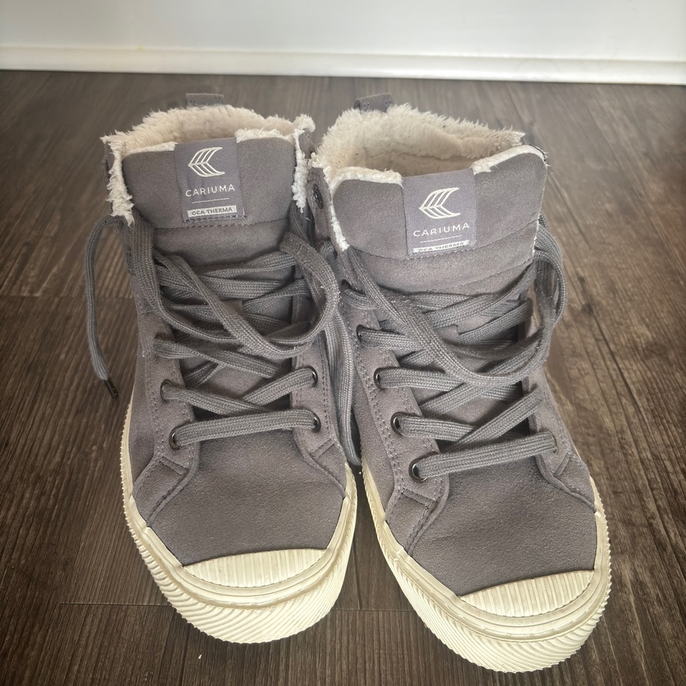 Cariuma Gray High-Top Sneakers lined with fleece